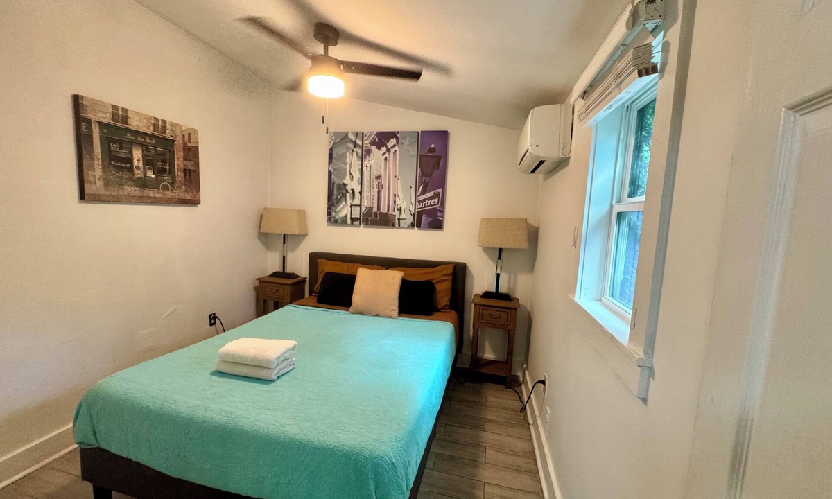 Faubourg Delachaise Apartment | 1 Bedroom Apartment with Courtyard Upper garden Magazine Art District