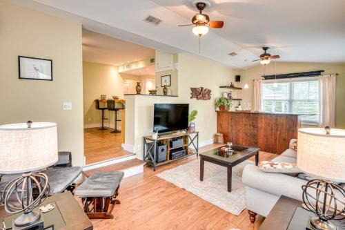 Crescent City House | 1 Block to Crescent Lake: Charming Home w/Porch!