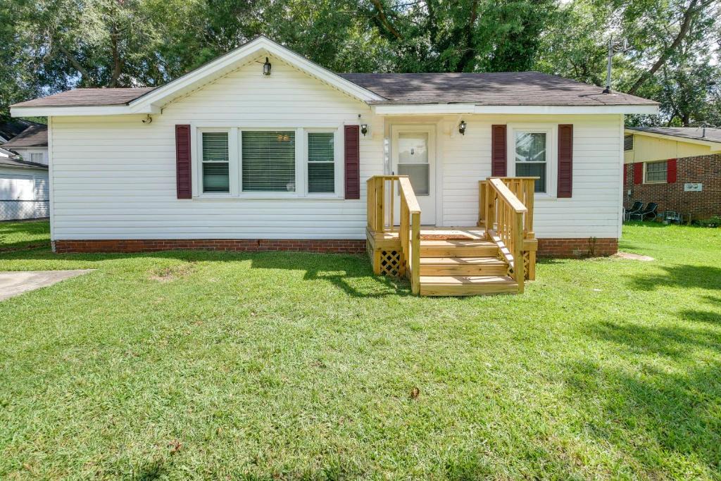 Fort Valley House | 1 Mi to Fort Valley State College! Home w/Grill