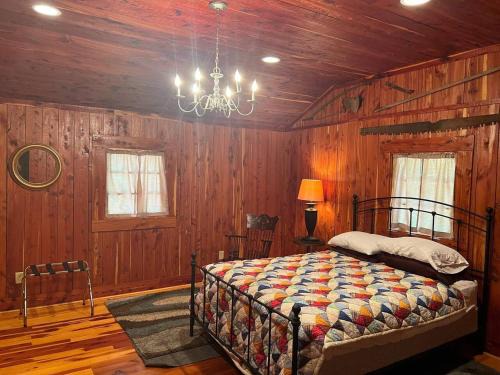 Clinton House | 1 of 3 Guest Quarters 35 Min to U of Alabama