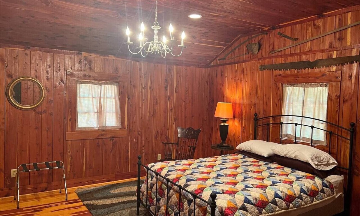 Clinton House | 1 of 3 Guest Quarters 35 Min to U of Alabama