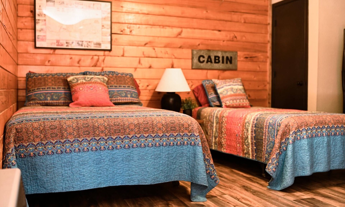 Uncertain Cabin | #1 Swamp Life-Uncertain Lodge and Inn
