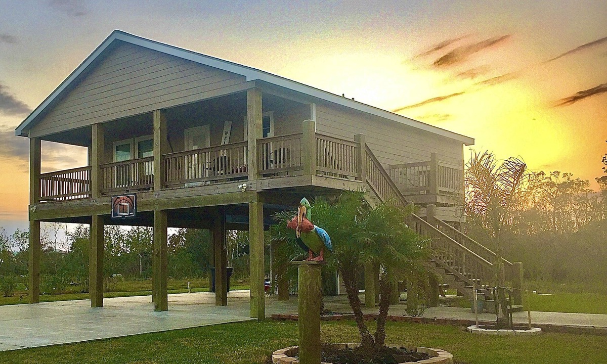 Hackberry House | 10% Discount- Hackberry Hideaway II Water View On Lake Calcasieu