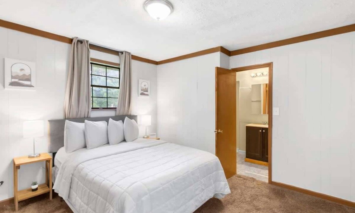 Fairfield House | 10 Mins to Downtown Birmingham- Fresh in Fairfield