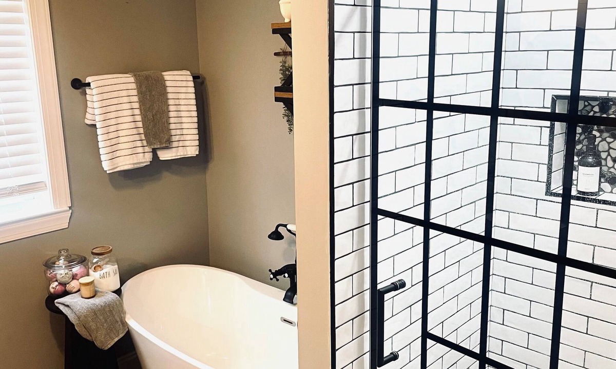 Lookout Mountain Cottage | 10 minutes to Rock City & Ruby Falls! Family Cottage w/Deep Soak Tub