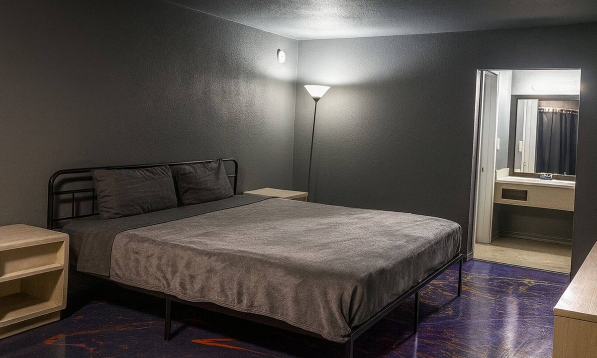 Jackson Apartment | 107 Gated King Bed Hotel Room