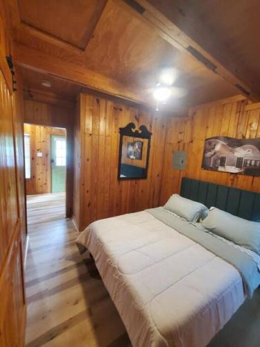 Brewton House | 109 Vinewood Cabin-1 Bedroom
