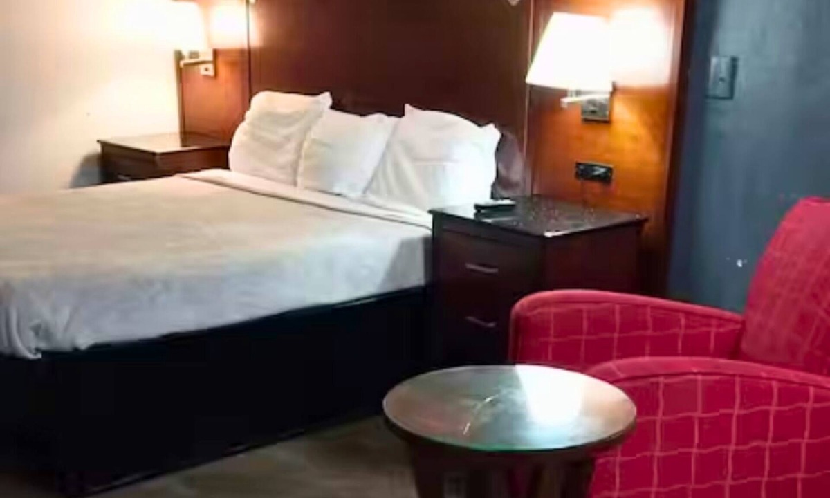 Jackson Apartment | 115 Gated King Bed Hotel Room