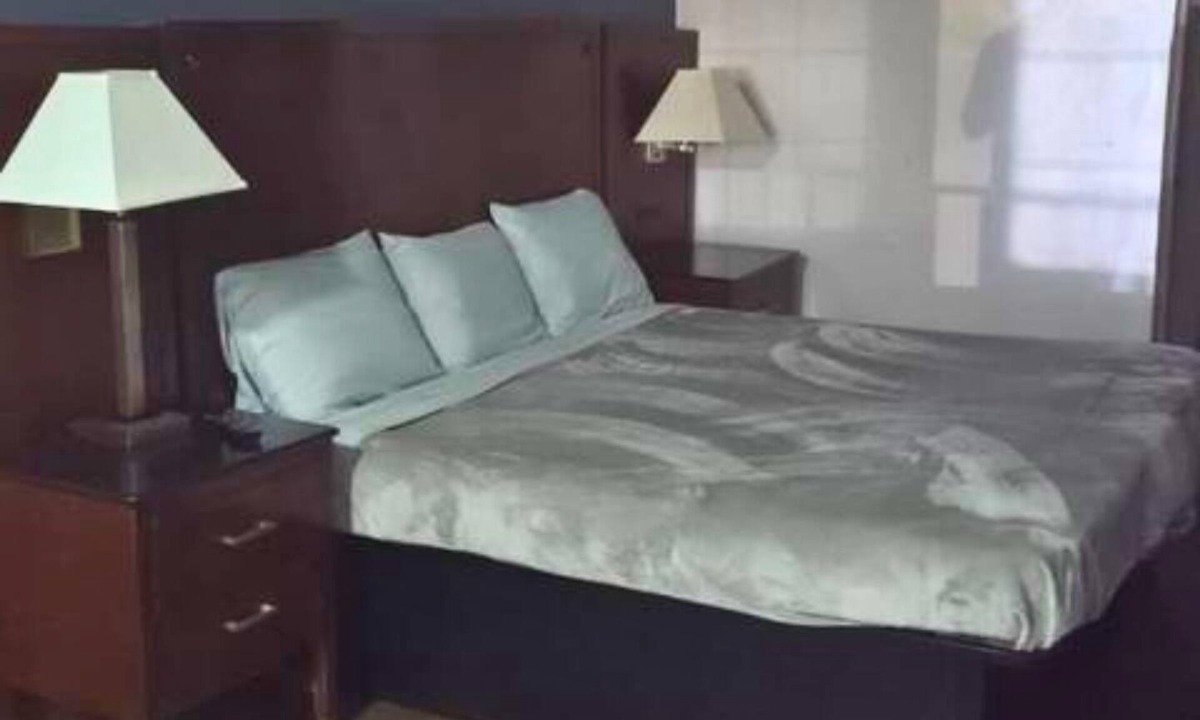 Jackson Apartment | 117 Gated King Bed Hotel Room