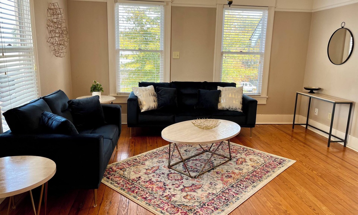 East of Broadway Apartment | 1200 sqft. Cozy 1-bedroom apartment in charming SoMA with Central Air