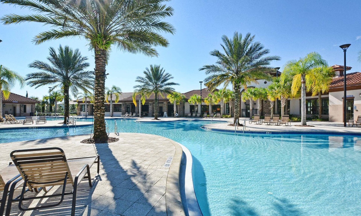 Loughman Resort | 16 beds gated home/Mins to Disney/WaterPark/Arcade/Bar/Gym/AC/WiFi