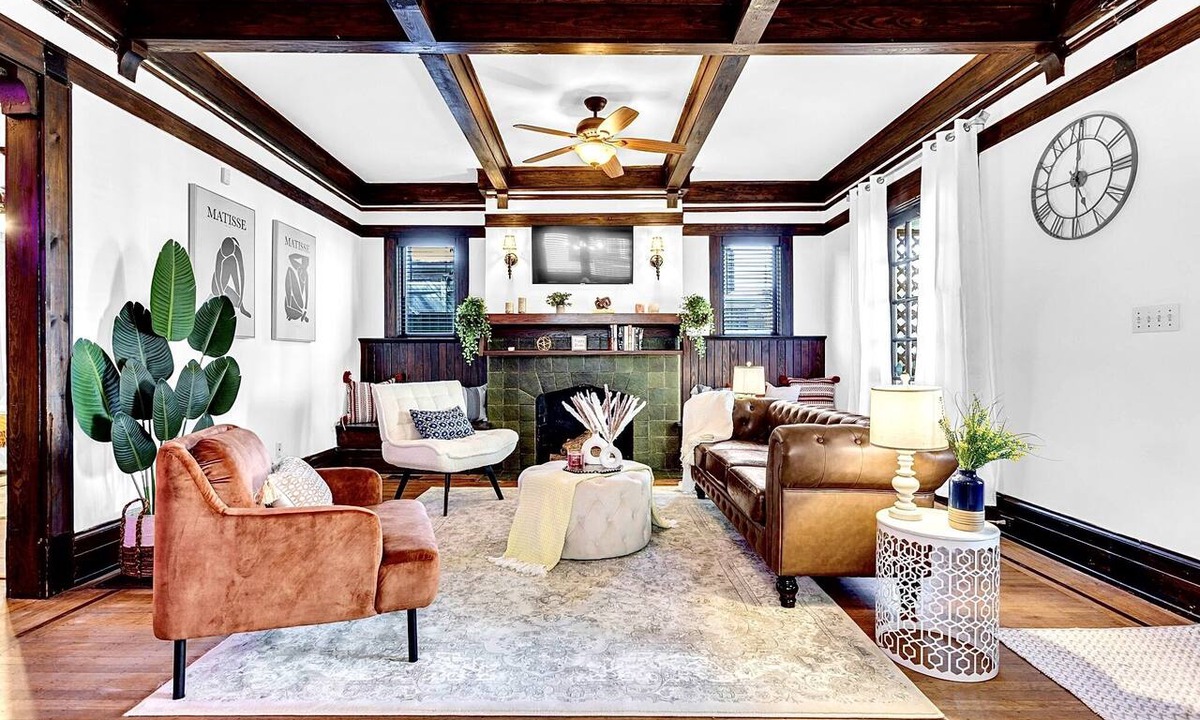 Poncey-Highland Apartment | 1929 Historic Craftsman Bungalow | King Bed