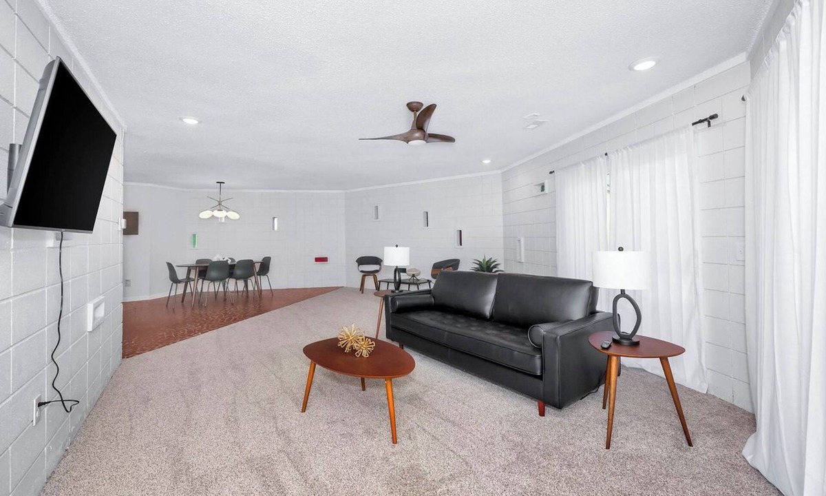 Huntsville House | 1960s Huntsville Horizon Home