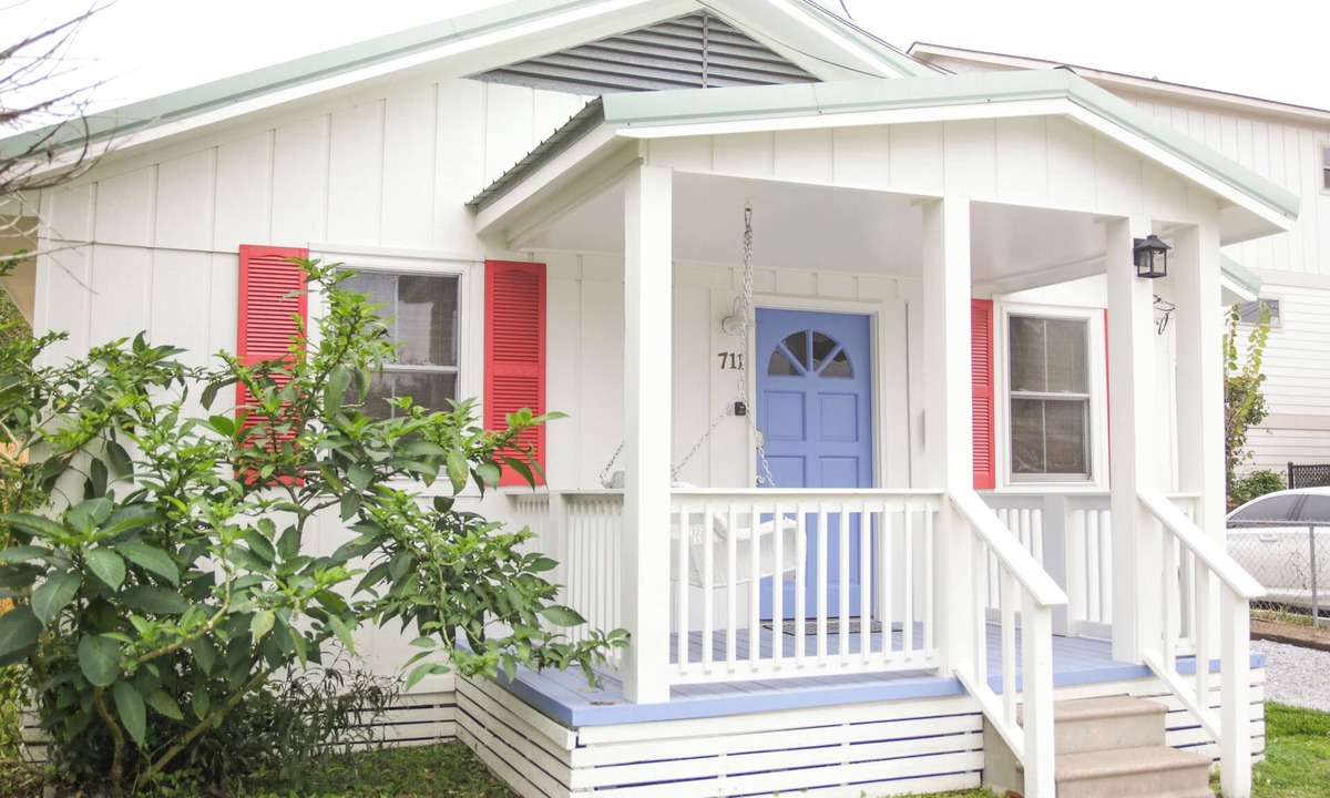 Biloxi Cottage | 1BR/1BA just steps from Government St in Downtown! Fenced-in yard & grill!