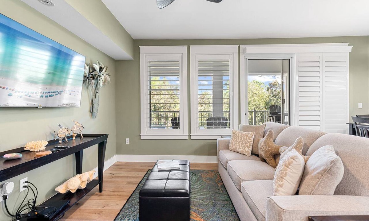 Baytowne Wharf Condo | 1BR Baytowne Condo w/GOLF CART! Walk to Wharf, Near Beach, Pool/Hot Tub, Tram