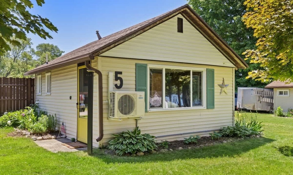 Chippewa Lake Cabin | 1BR Retreat in Chippewa w/pickleball court