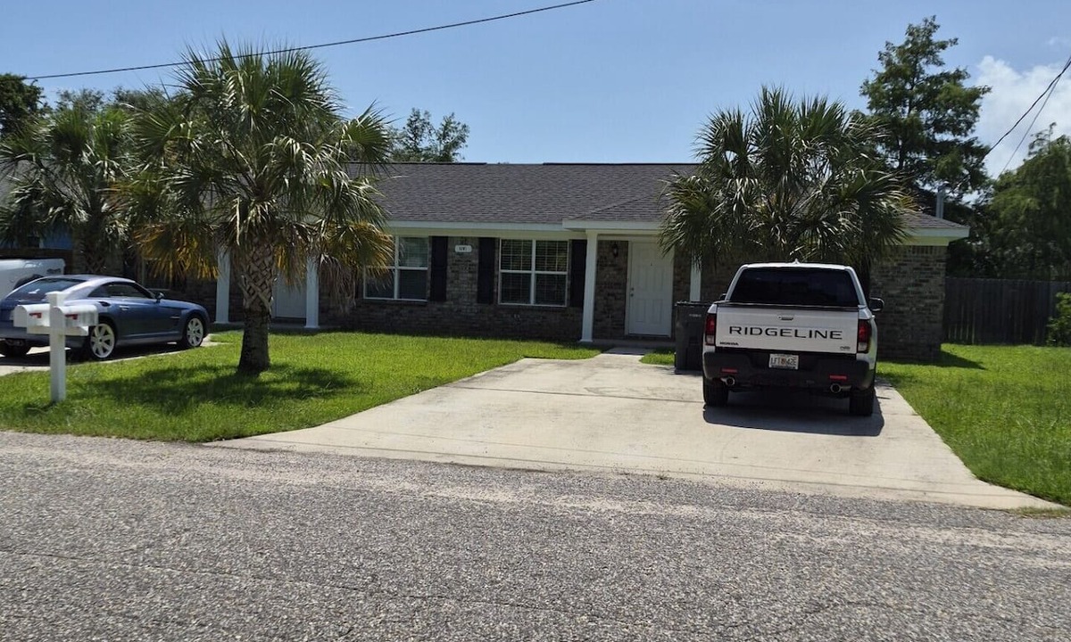Ono Island Apartment | 2-bedroom 1-bath in SW Pensacola FL, cool AC. 5 minutes to Perdido Key Beaches.