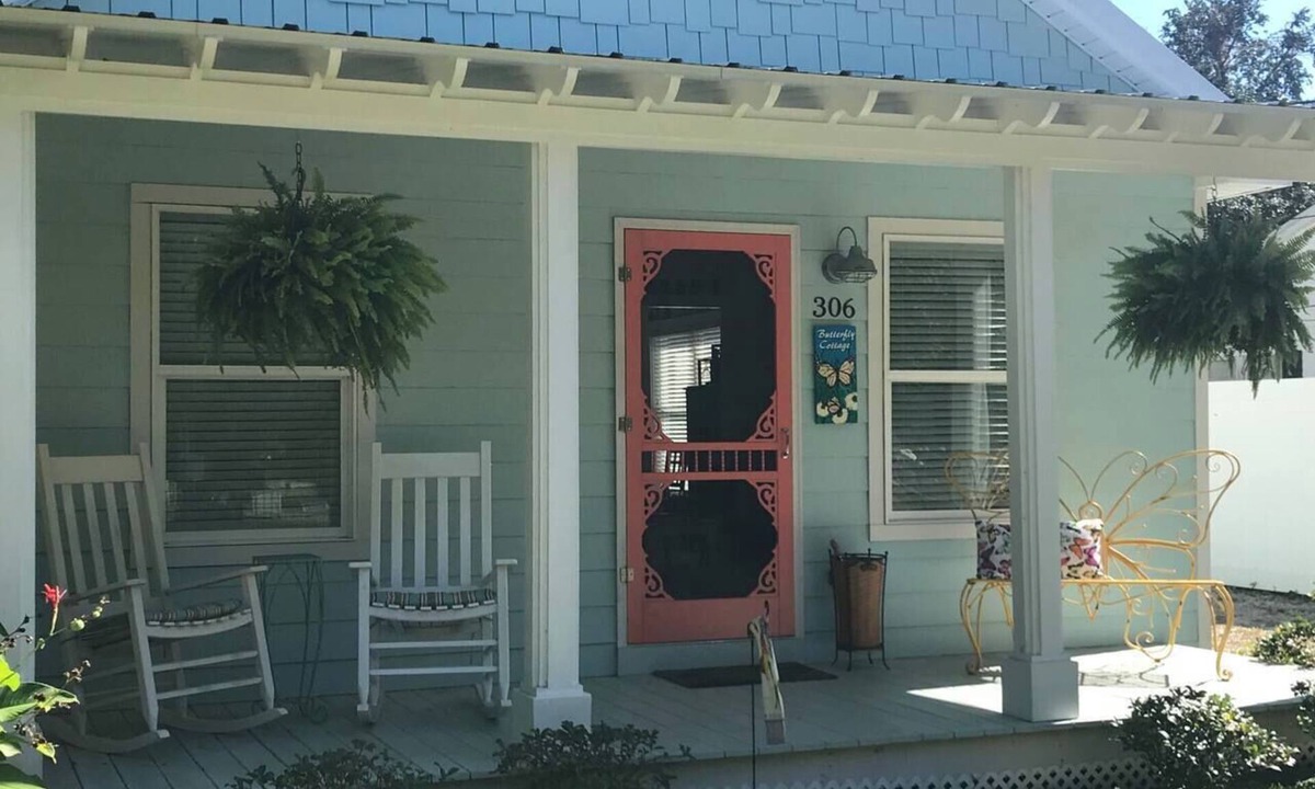Biloxi Cottage | 2 Bedroom Cottage/golf cart