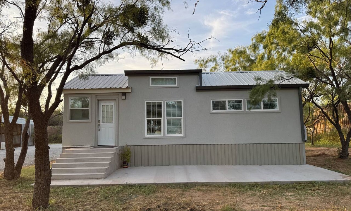 Avoca House | 2-bedroom tiny home w/2 rv spots in Hawley