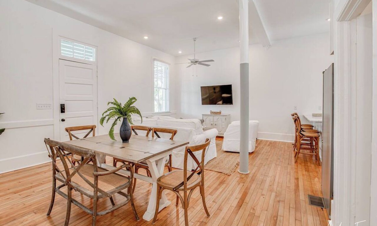 Tybee Island Condo | 2 King Bedrooms in Historic Barracks at North Beach
