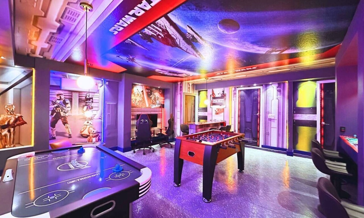 Davenport Villa | 2 MovieTheaters!Water Park,Star Wars Game Room, Frozen and Spider Man rooms