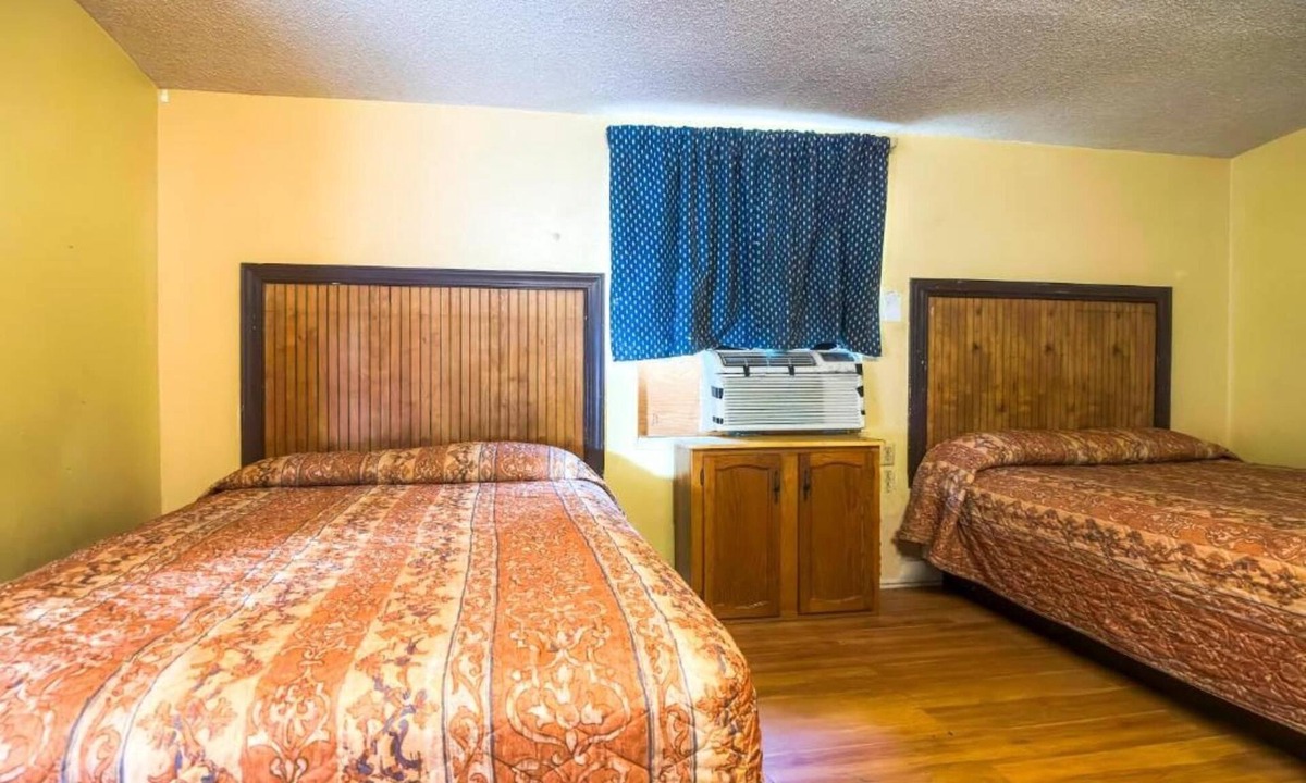Mobile Apartment | 2 Queen Bed|Smk|Bama Motel Mobile