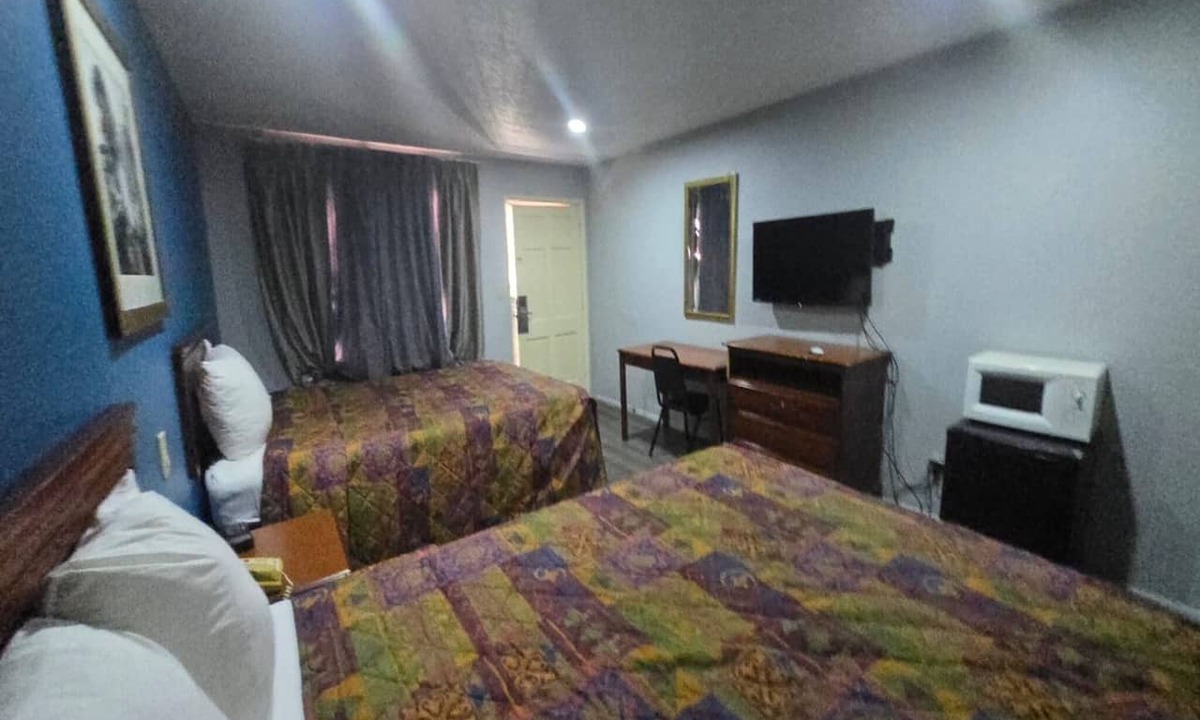 Prentiss Apartment | 2 Queen Beds Non-Smoking