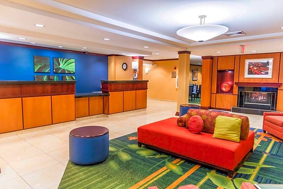 Norton Shores Hotel | 2-Star Hotel ∙ Fairfield Inn and Suites by Marriott Muskegon Norton Shores
