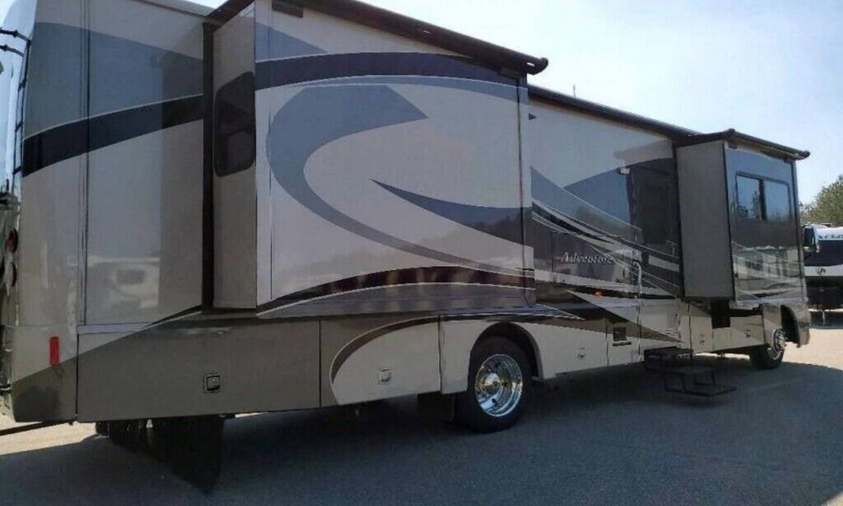 Columbiana House | 2011 Winnebago Adventurer 35P - Unit Rental / NO site