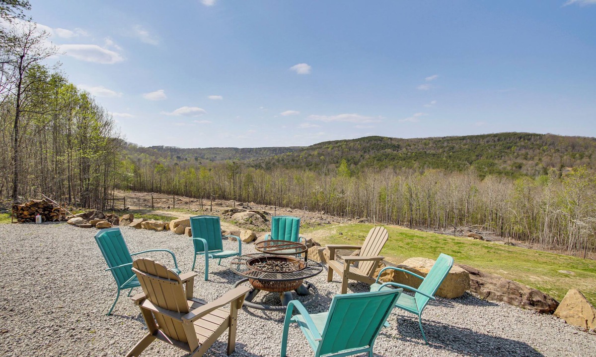 Tuscumbia Cabin | 210-Acre Cabin w/Trails & Hot Tub in Tuscumbia!