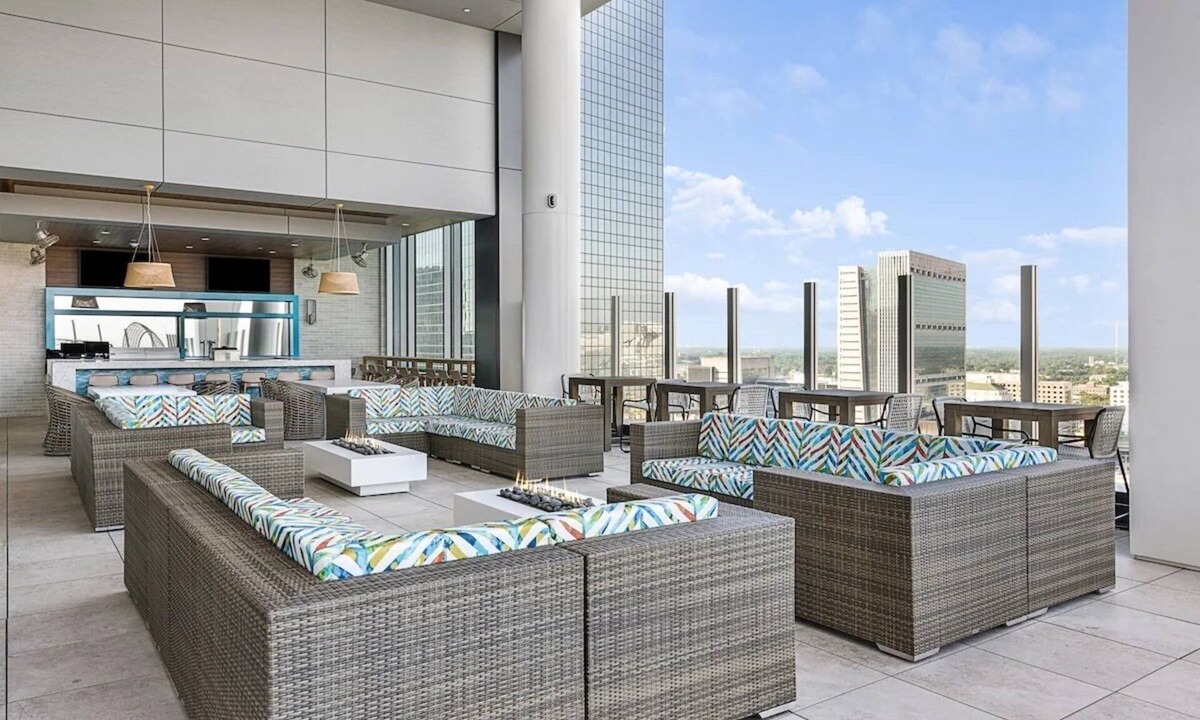 Fairlie-Poplar Historic District Resort | 2BD/Atlanta - Downtown w/Rooftop Pool and Pool Bar!