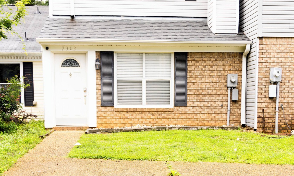 Tuscaloosa House | 2BR/1.5BA Townhouse. 10 min to UA Campus, River Run Park & Downtown Northport