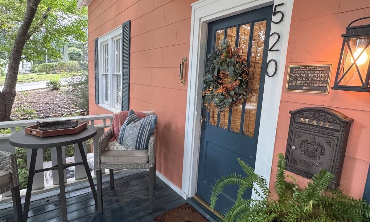 Hot Springs House | 2BR 2BA Historic Prospect Home with Hot Tub & Boat Rental Option