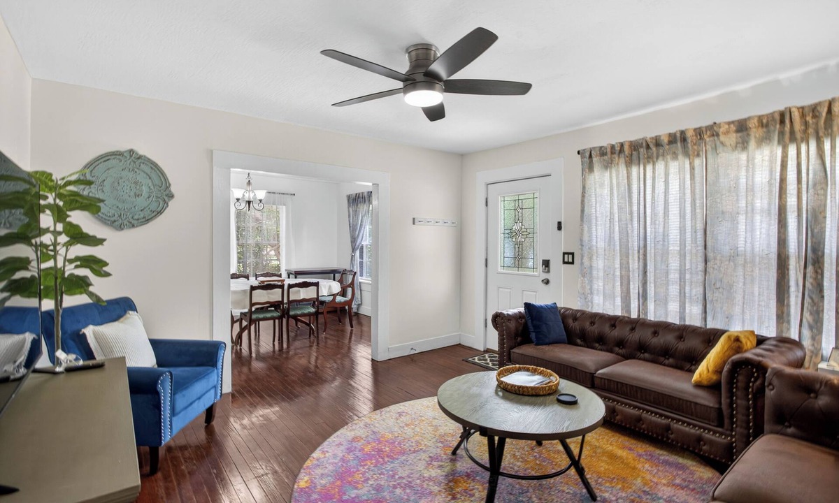 Hattiesburg House | 3 bedroom/1ba home King bed+2 Queen beds quiet, safe area close to everything