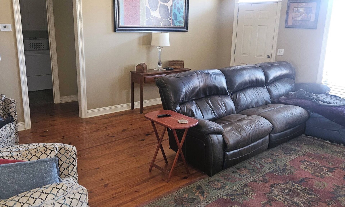 Pearl House | 3-bedroom house in Pearl with cool AC comfort. On Patrick Farms golf course.
