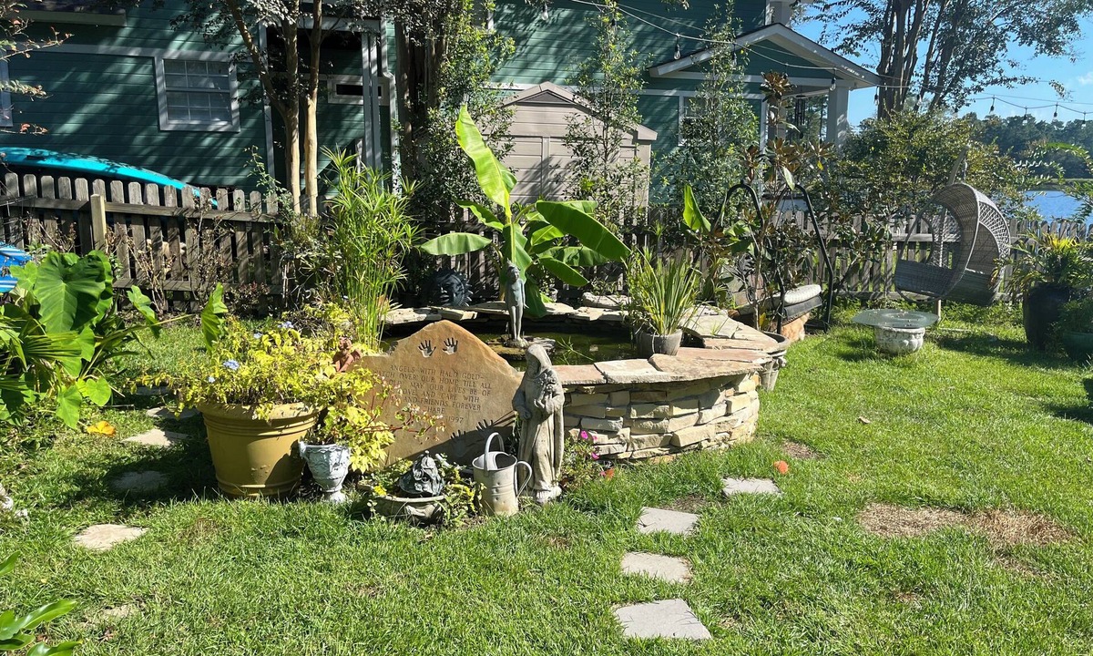 Hattiesburg House | 3-bedroom house on beautiful lake with hot tub, golf community, 3 miles to USM