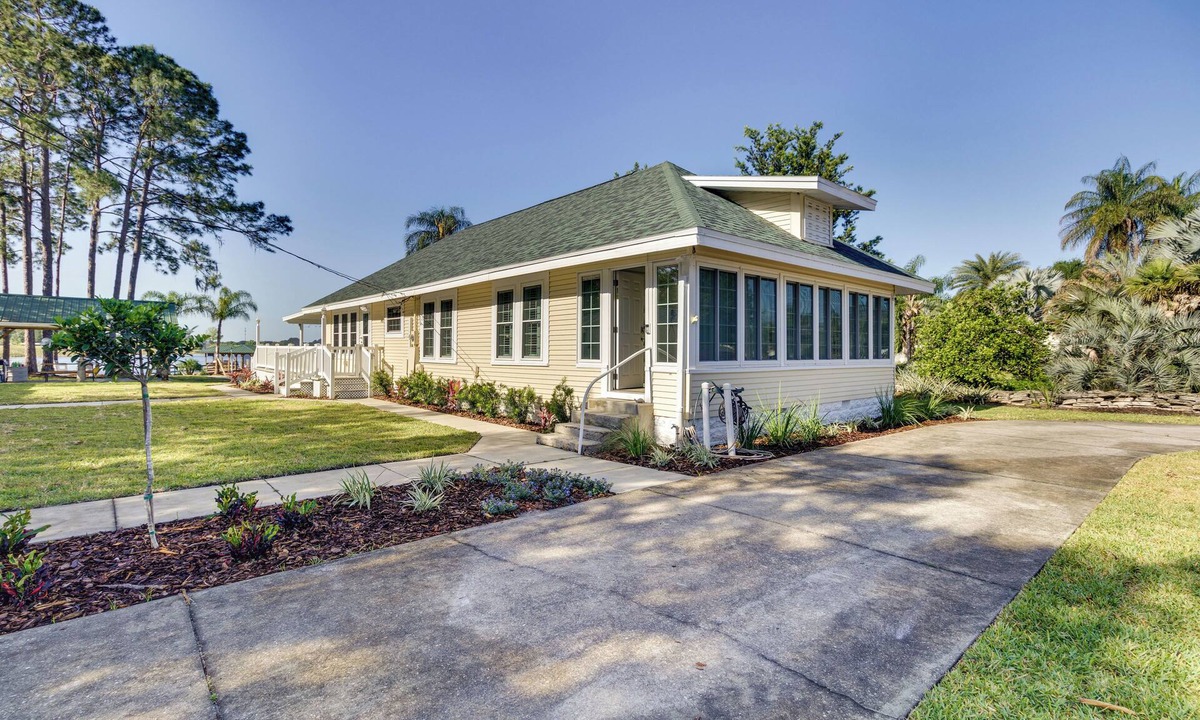 Tavares Cottage | 3 Bedroom Lakefront Retreat Near Downtown Tavares