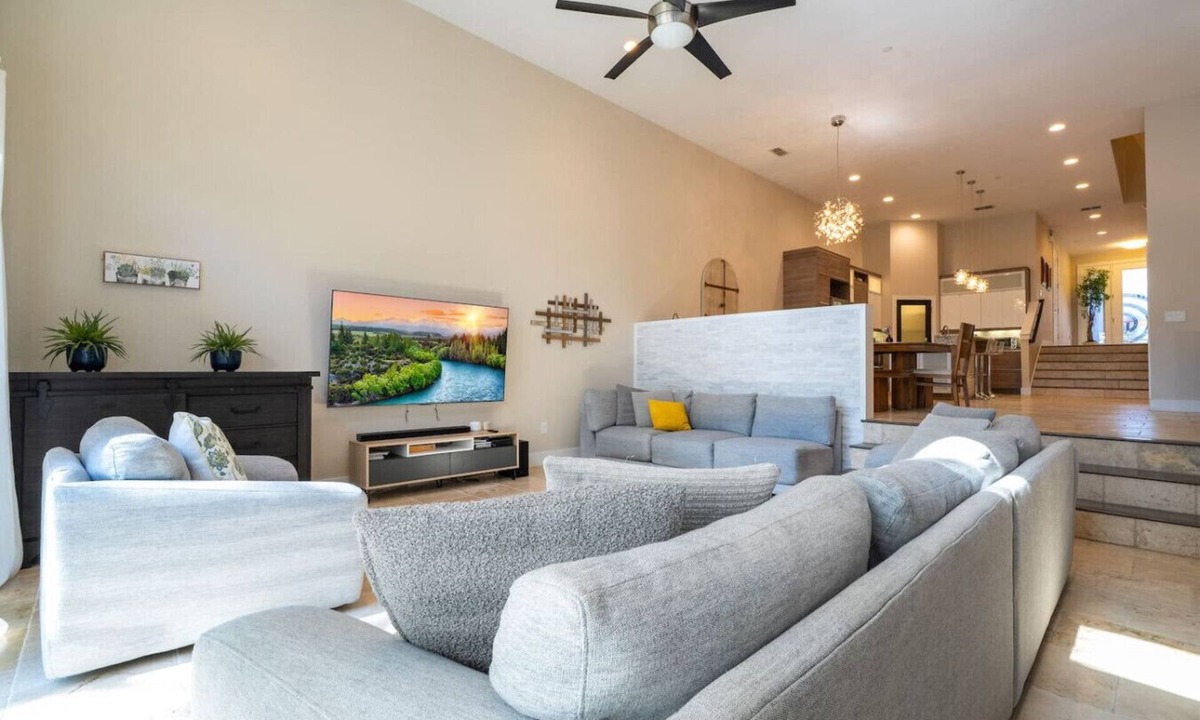 East Central Park House | 3-Bedroom Luxury House
