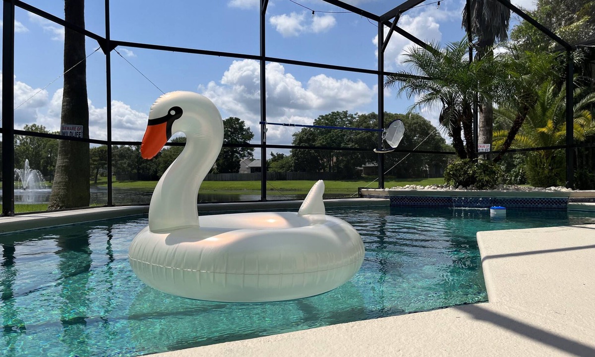 Alafaya Woods House | 3 bedroom Modern pool home, Oviedo FL, close to UCF