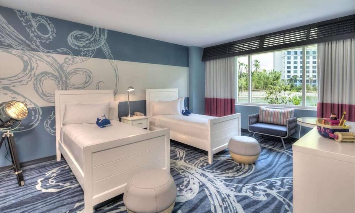 Florida Center Hotel | 3-Bedroom Suite at a 4⭐️ Hotel