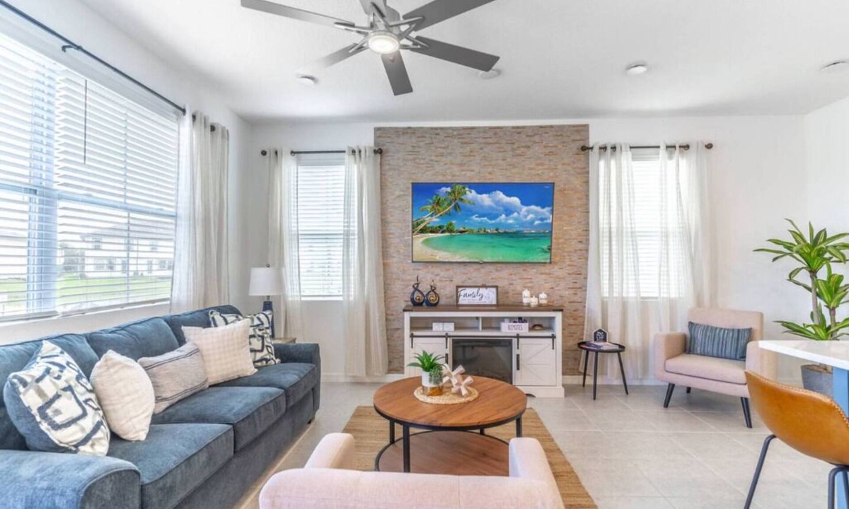 Davenport House | 3-bedroom townhome in charming Davenport with AC, fitness room, WiFi