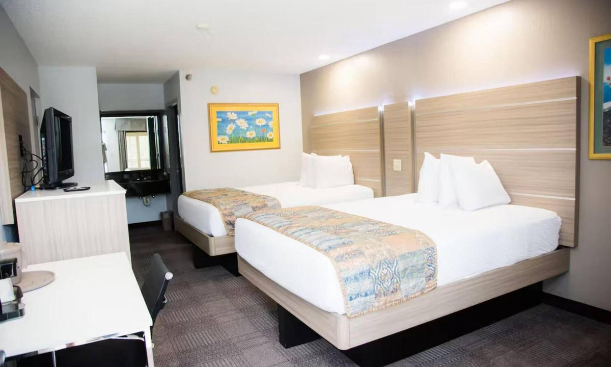 Mary Esther Hotel | 3 Family-Friendly Rooms near Air Force Armament Museum | Free On-Site Parking!