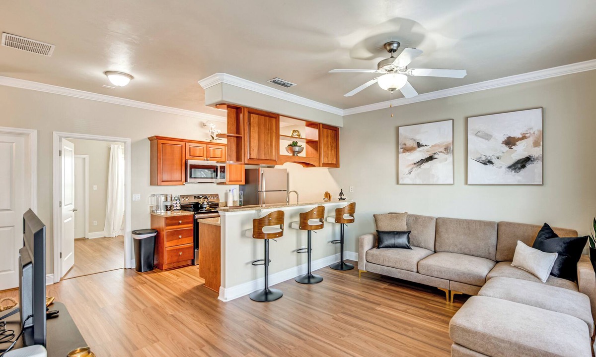 Tallahassee House | 3 Mi to FSU! Pet-Friendly Townhome w/Pool Access
