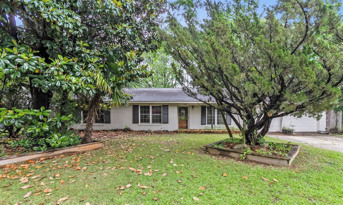 Northport House | 3 Miles from Campus and 1 mile from downtown Tuscaloosa!
