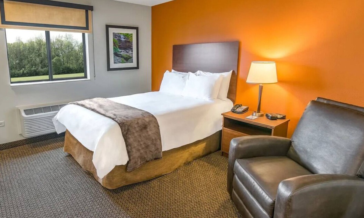 Lithia Springs Hotel | 3-Room Stay w/Kitchens Near Downtown Atlanta & Top Attractions