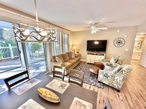 Baytowne Wharf House | 310 Pilot House