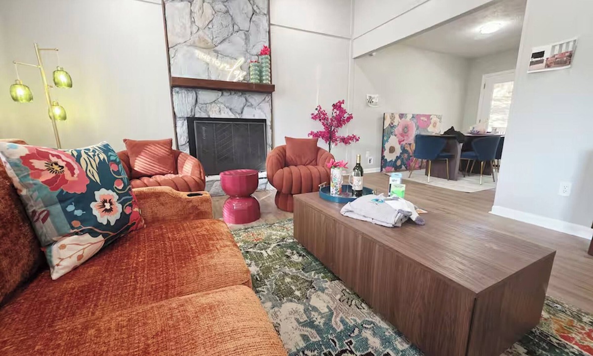 Fortson House | 3BR Colorful Haven - Cozy North Columbus Retreat!