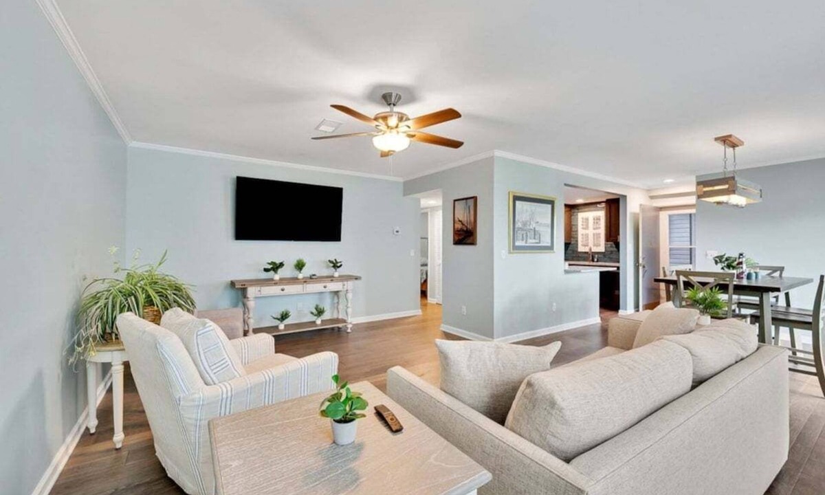 Fernandina Beach Condo | 3BR Condo Pool Walk to Beach Sleeps 6