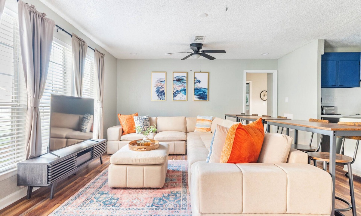 Auburn Condo | 4 Bed, 2 Bath, Dog Friendly, Well Equipped Kitchen, Easy 1 Mile to Jordan-Hare, Ample Parking, Pool