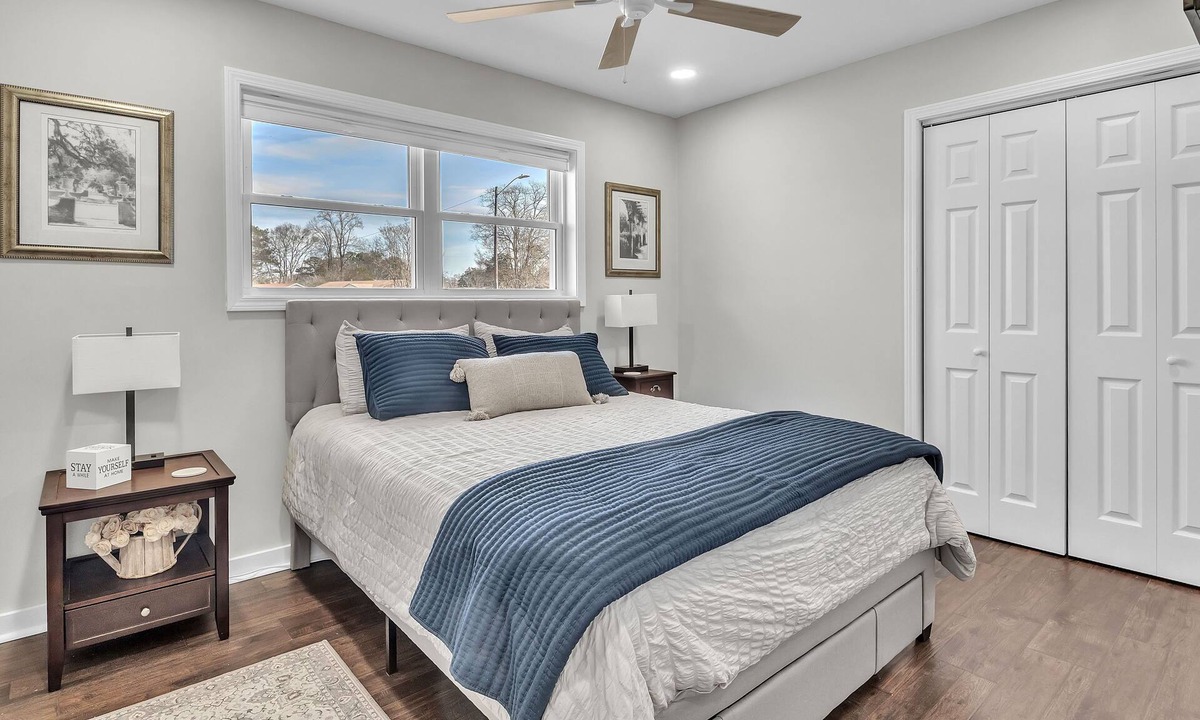 Columbus House | 4-bedroom, 2 bath house Sleeps up to 15 Columbus, MS Huge Living Room